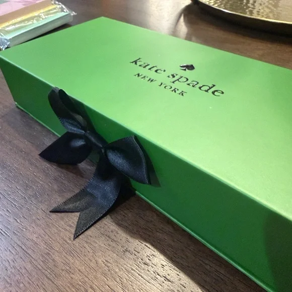 lNWT! ♠️ kate spade 3-pair gift set cozy low socks. Limited edition KS gift box! - Picture 8 of 15